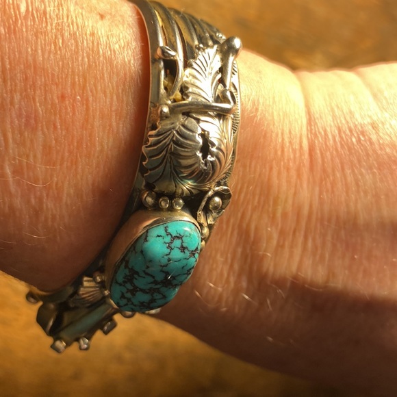 NAVAJO CUFF BRACELET by Tom Willeto, signed, sterling silver and turquoise - Picture 9 of 17